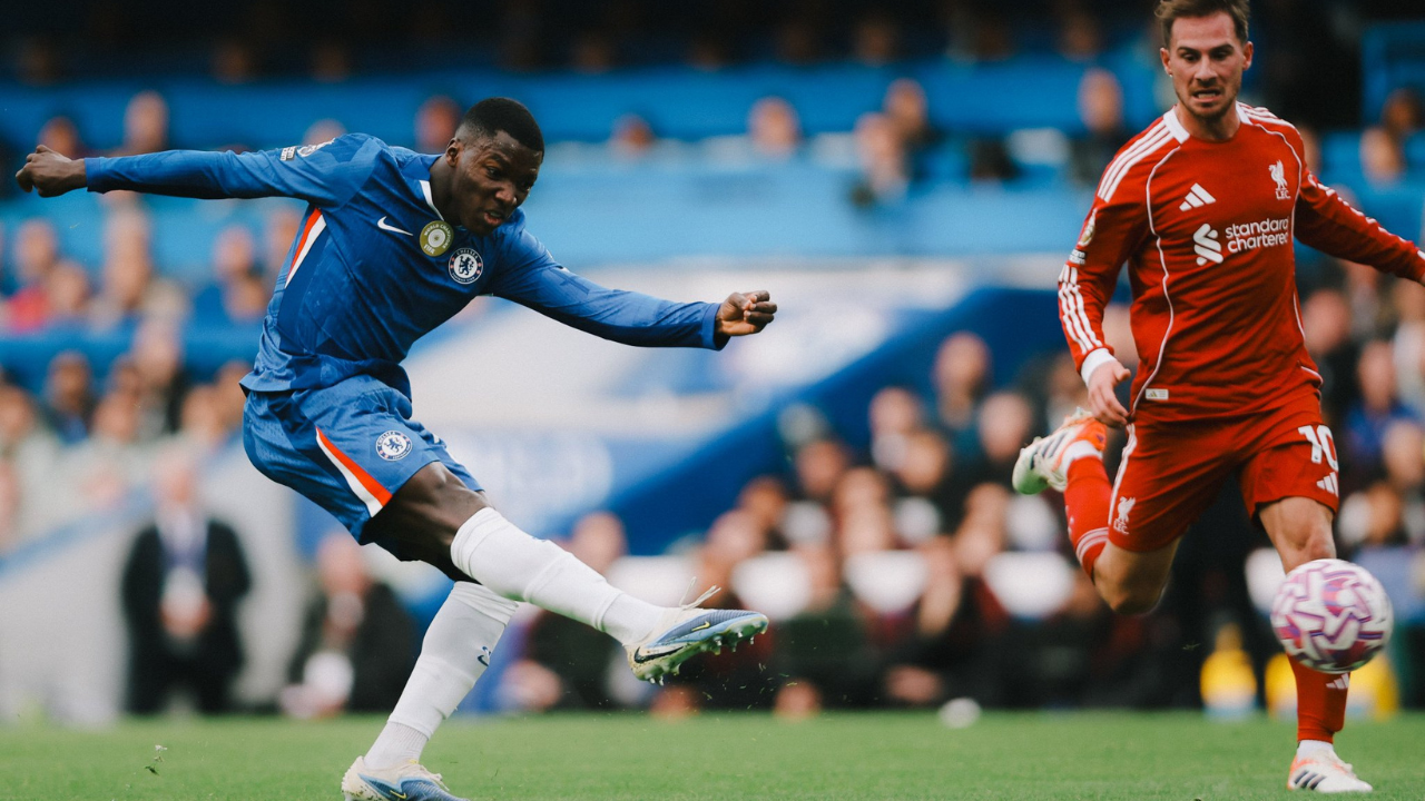 Chelsea vence o Liverpool no fim e respira na Premier League