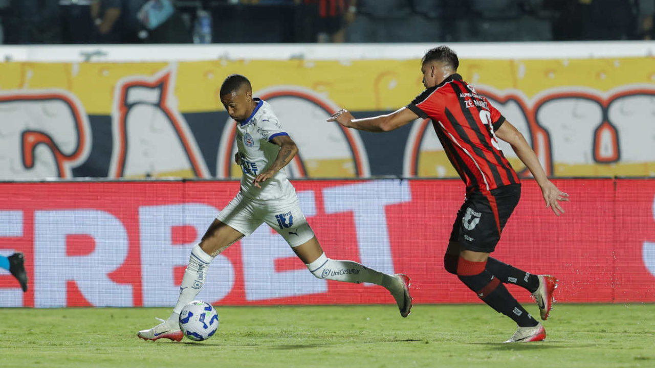 Vitória vence o clássico e mantém tabu sobre o Bahia no Barradão