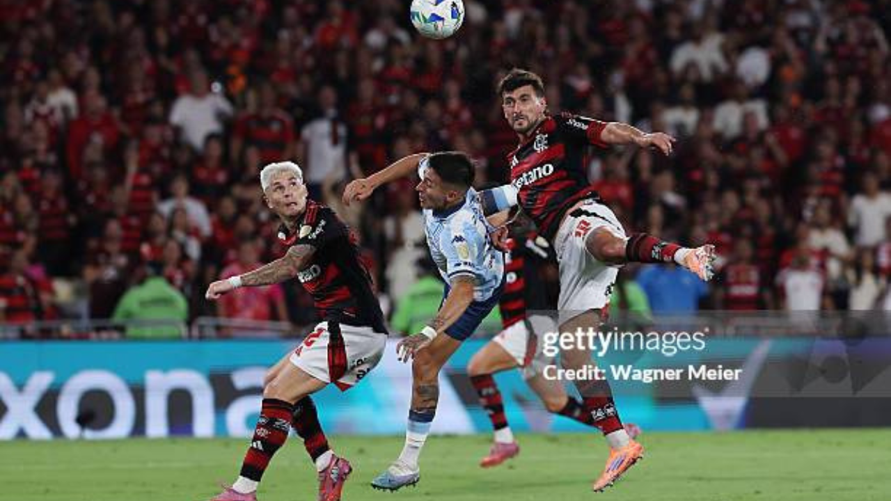 Flamengo vence o Racing no Maracanã e abre vantagem rumo à final da Libertadores