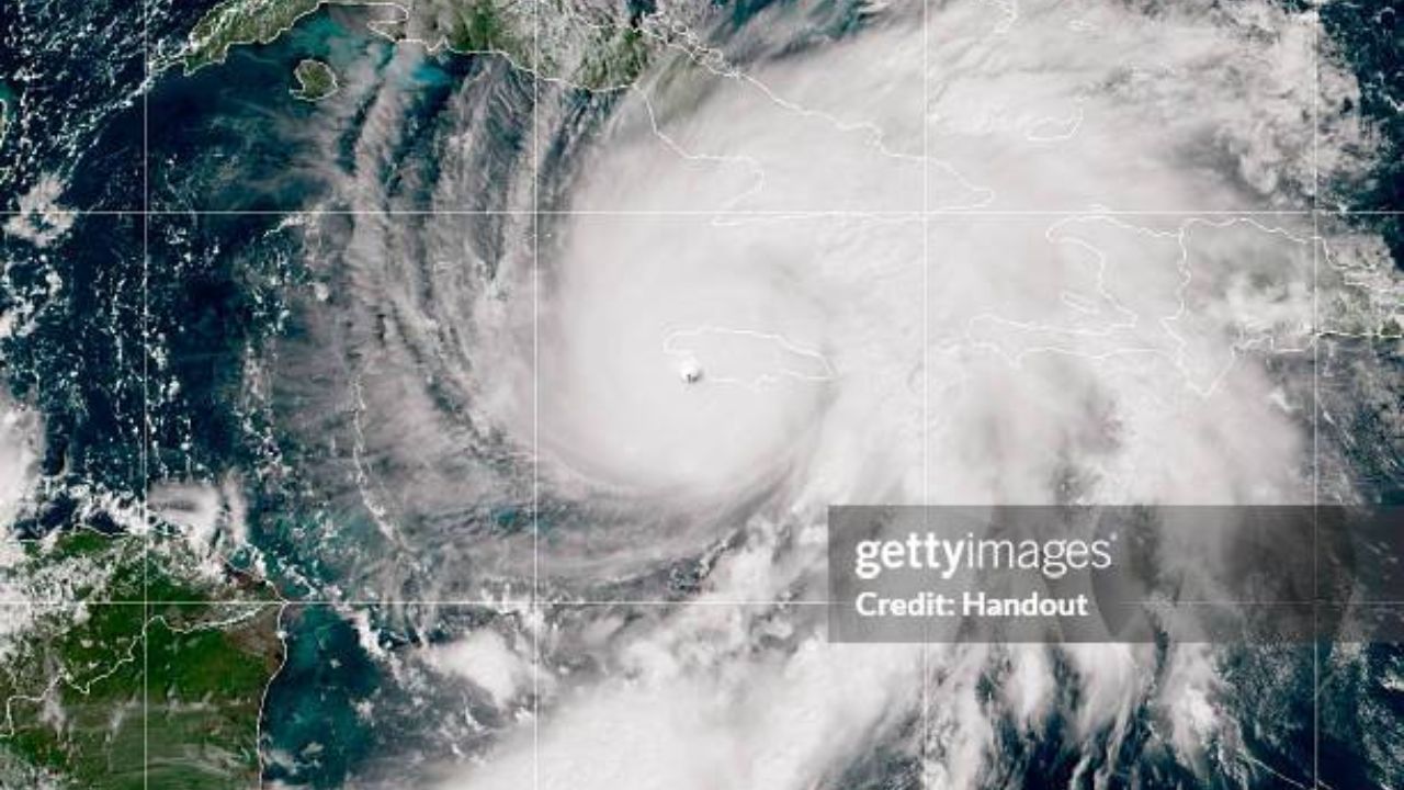 Furacão Melissa atinge ventos de quase 300 km/h | Reprodução/Handout/Getty Imagens Embed