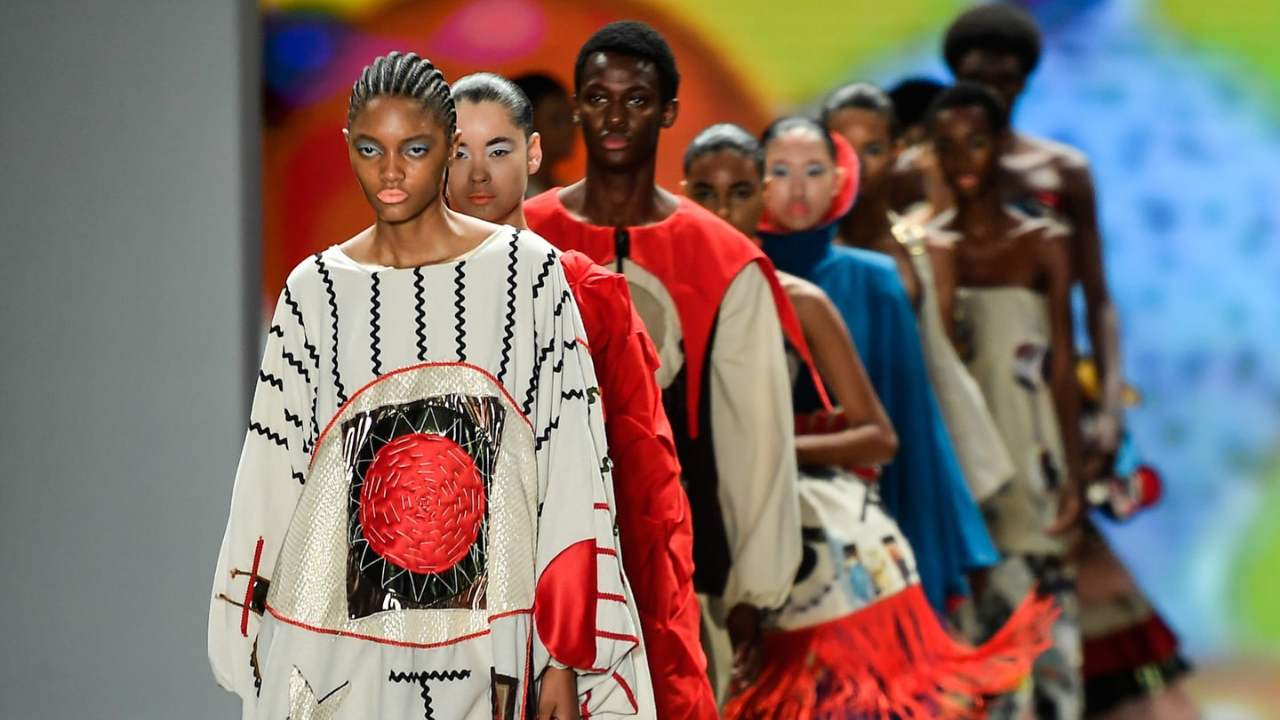 Projeto Cria Costura apresenta peças criadas por alunos periféricos no SPFW