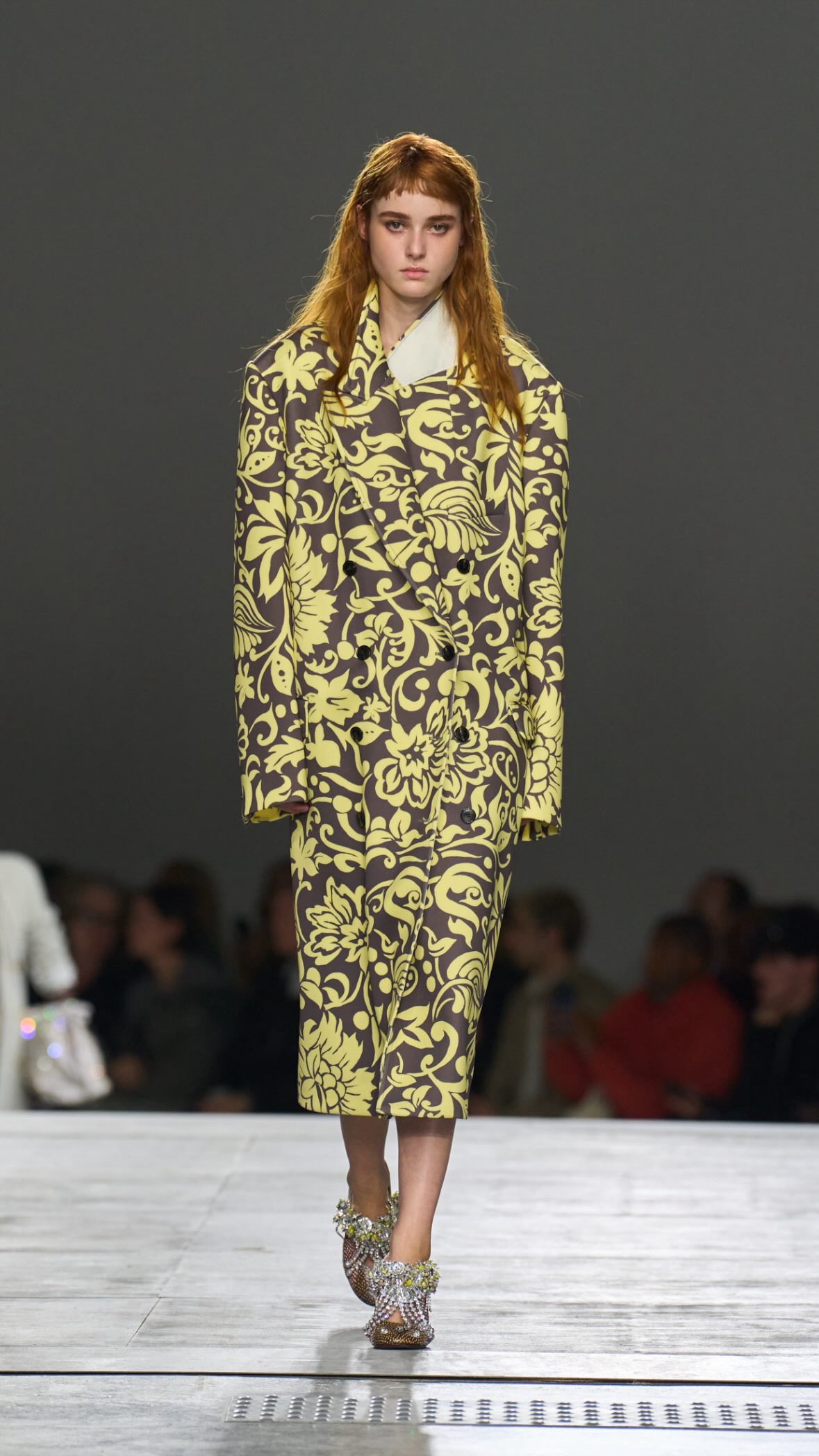 Dries Van Noten exibe maximalismo na Paris Fashion Week