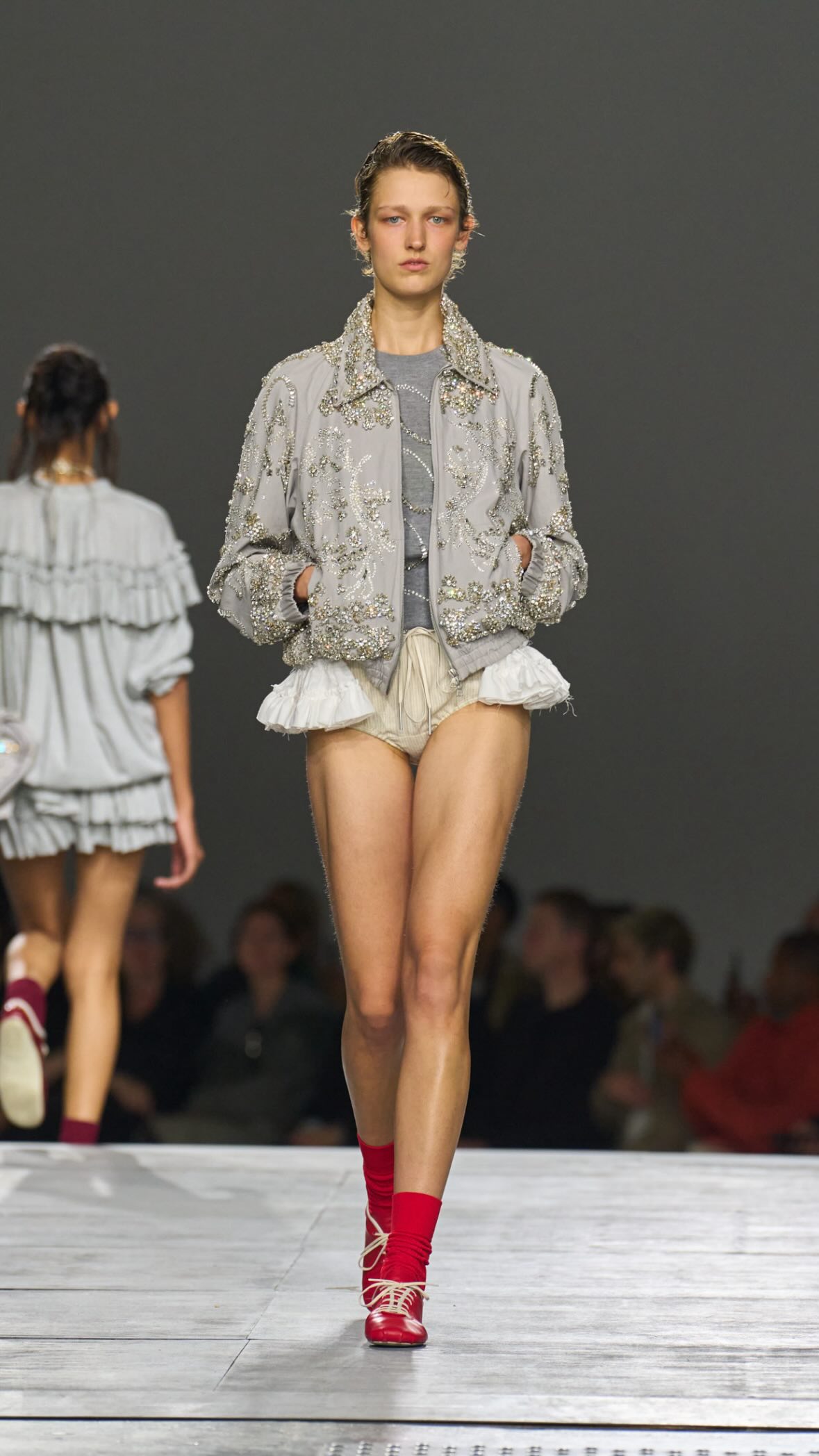 Dries Van Noten exibe maximalismo na Paris Fashion Week