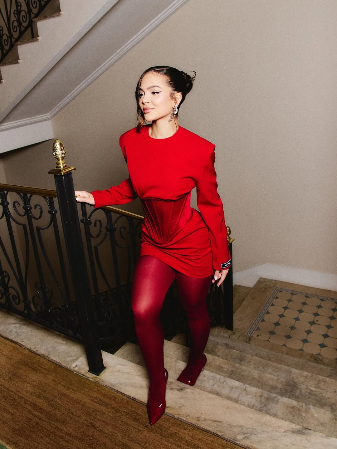 atriz mel maia posando para foto em diferentes amientes