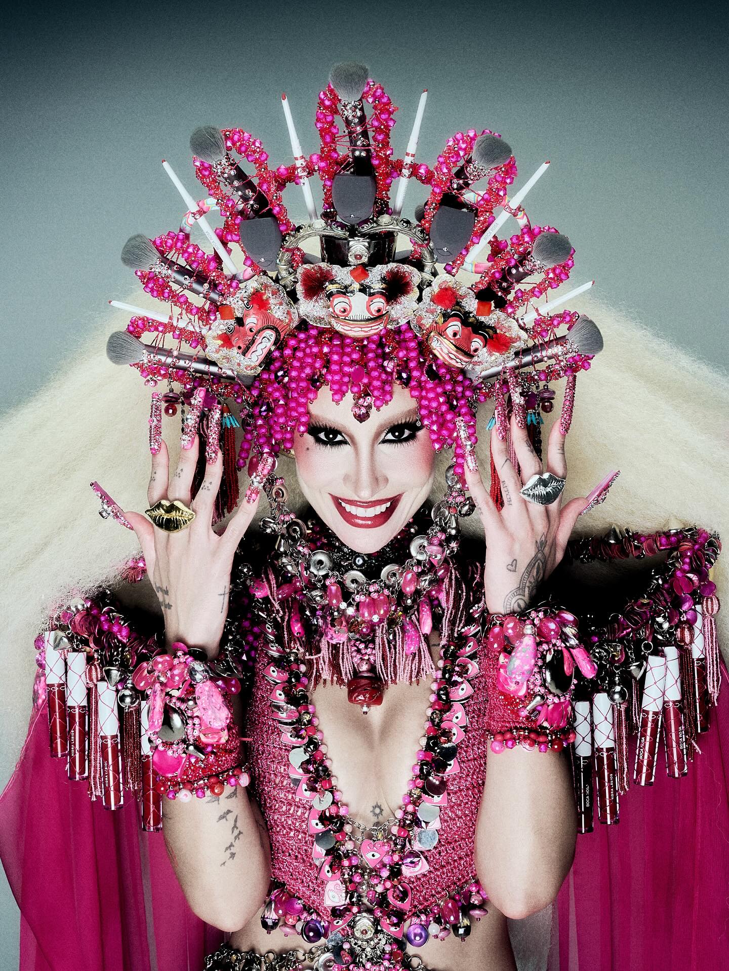 Bianca Andrade com fantasia inspirada em Elke Maravilha composta por diversos produtos da sua marca