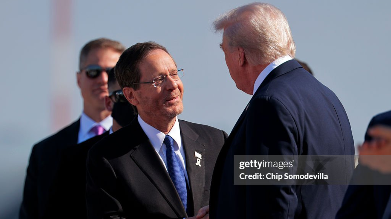 Isaac Herzog e Donald Trump | Reprodução/	Chip Somodevilla/Getty Images Embed