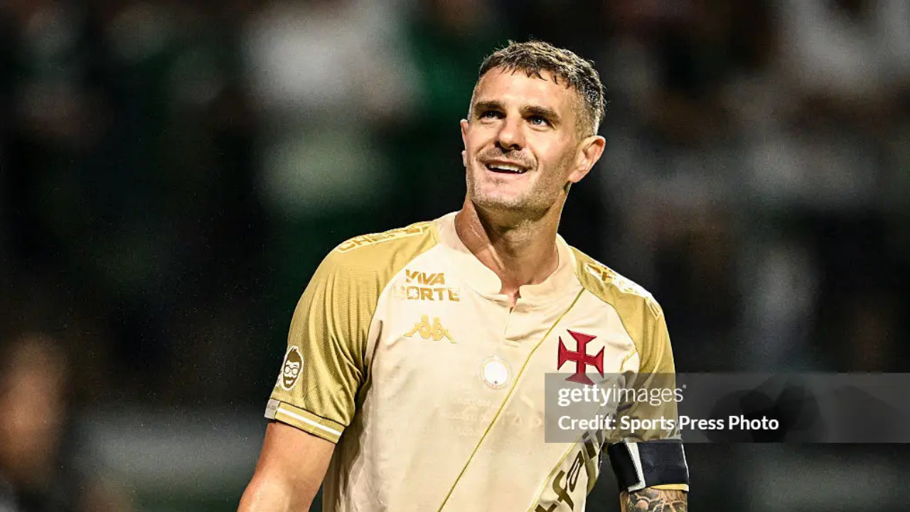 Vegetti marca dois gols em sua volta ao Vasco como titular