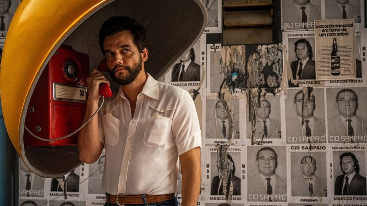 Pôster oficial de “O Agente Secreto” | Reprodução/Instagram/@vitrine_filmes