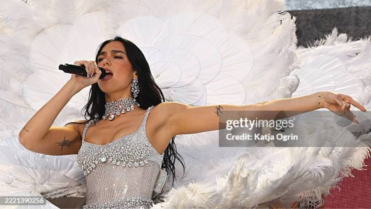 Dua Lipa mergulha no samba e vive dias intensos no Brasil