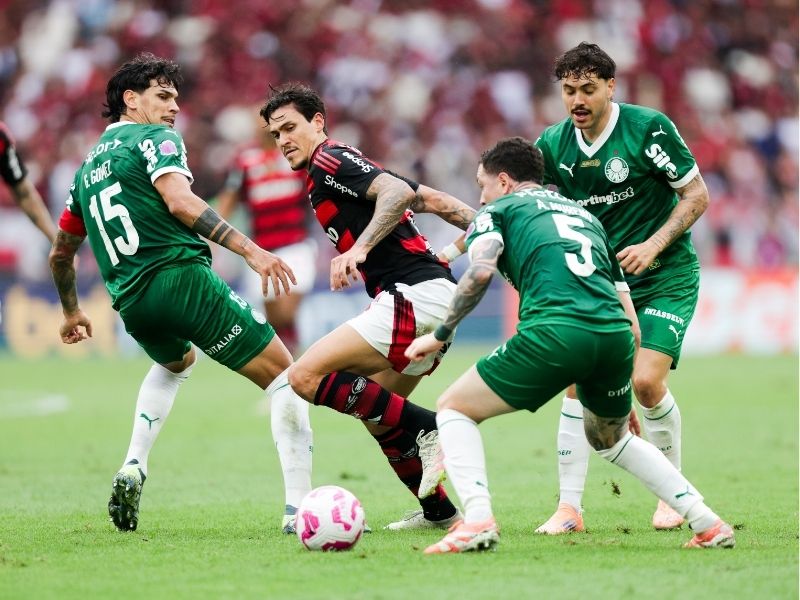 CBF divulga áudios do VAR após polêmicas em Flamengo x Palmeiras