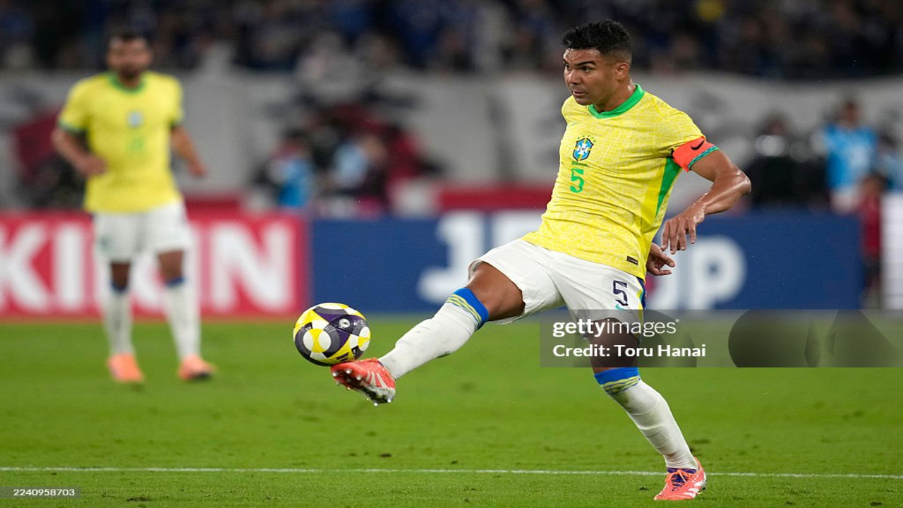 Casemiro dominando a bola | Reprodução/ Toru Hanai/Getty Images/Embed)