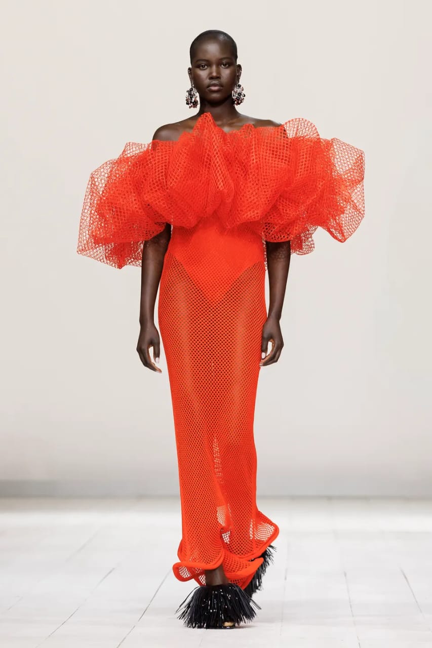 Givenchy celebra elegância da mulher moderna na Semana de Moda de Paris Givenchy celebra elegância da mulher moderna na Semana de Moda de Paris