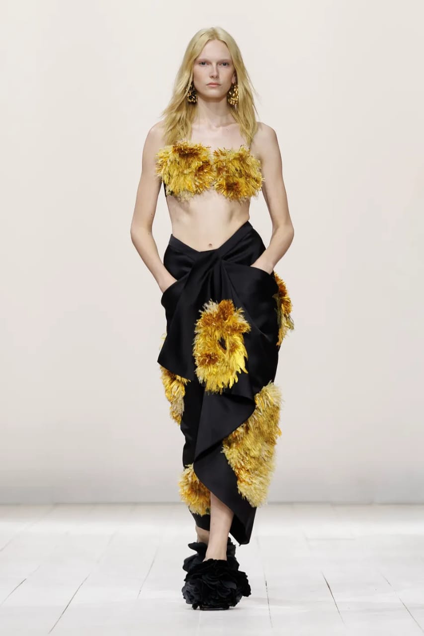 Givenchy celebra elegância da mulher moderna na Semana de Moda de Paris Givenchy celebra elegância da mulher moderna na Semana de Moda de Paris