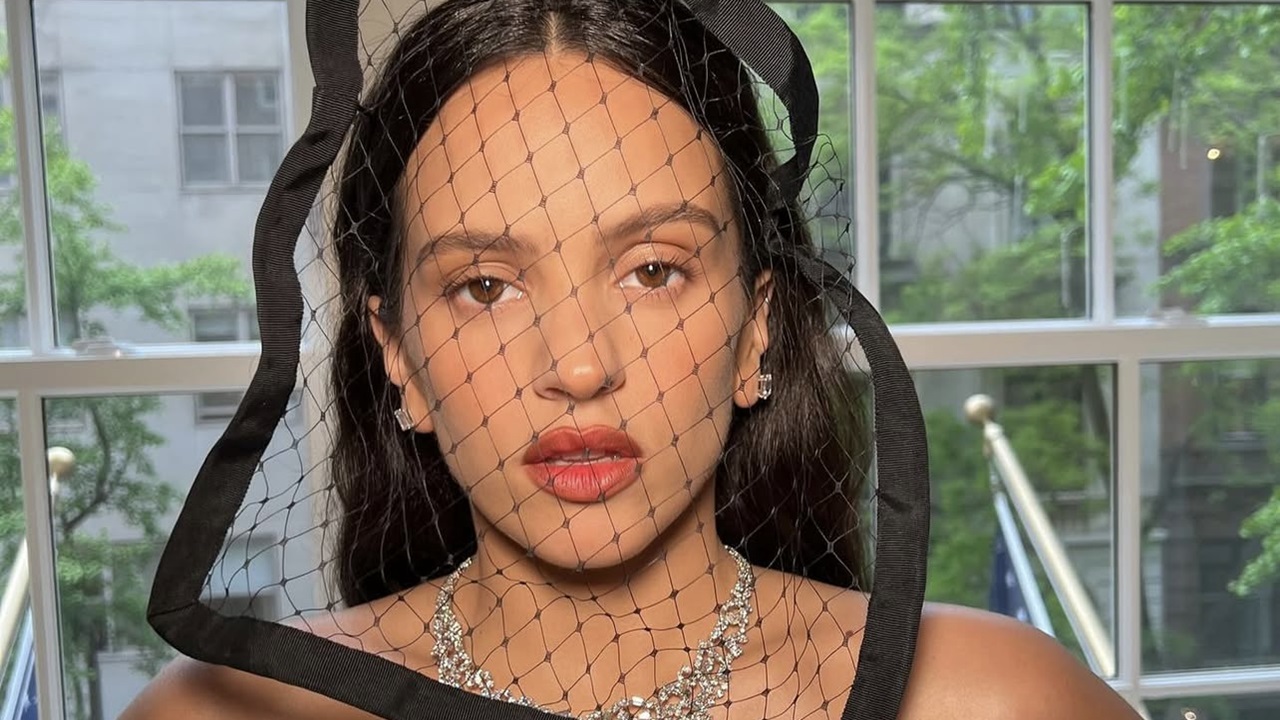 Rosalía compartilha pistas sobre nova era