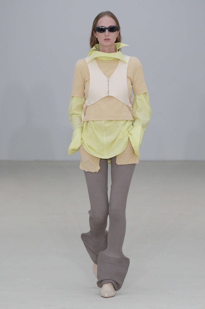 Issey Miyake explora cores e formas na Semana de Moda de Paris Issey Miyake explora cores e formas na Semana de Moda de Paris