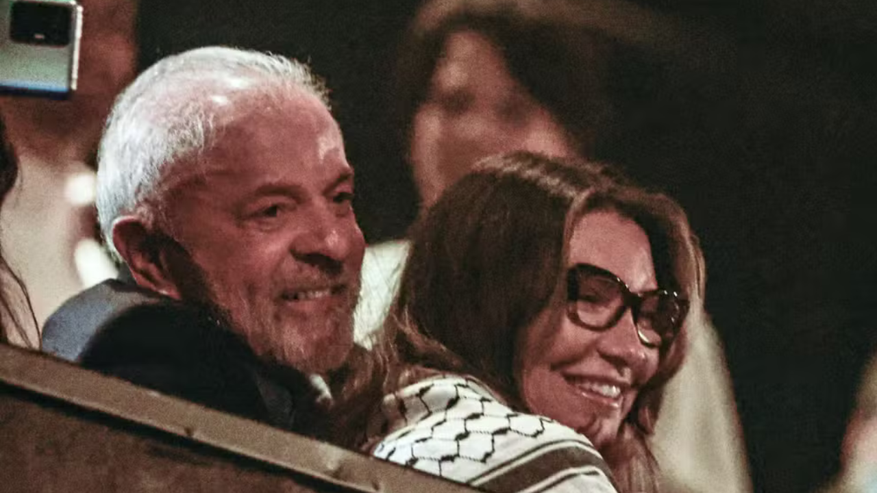 Show de Maria Bethânia conta com presença de Lula