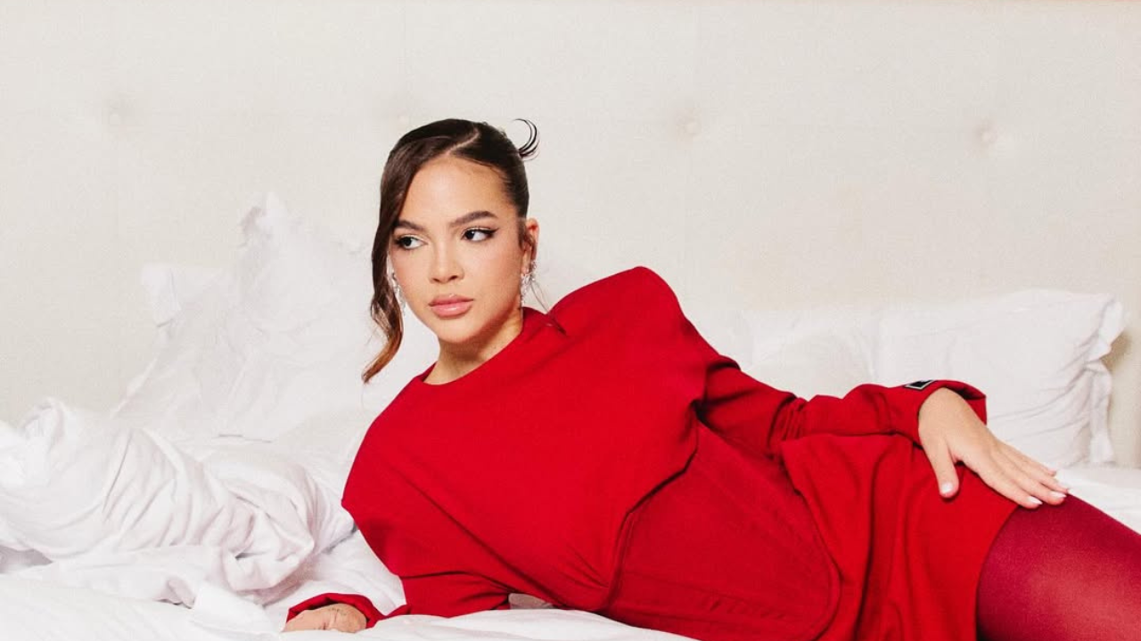 Mel Maia aposta em look marcante na pré-estreia de “Os Donos do Jogo”