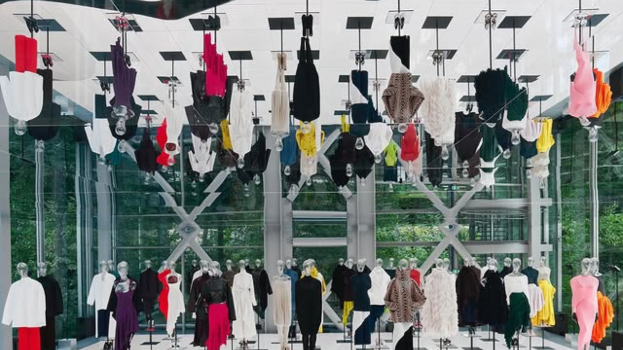 Moda como emoção: Pieter Mulier estreia ‘Clothes that Cry’ em Paris