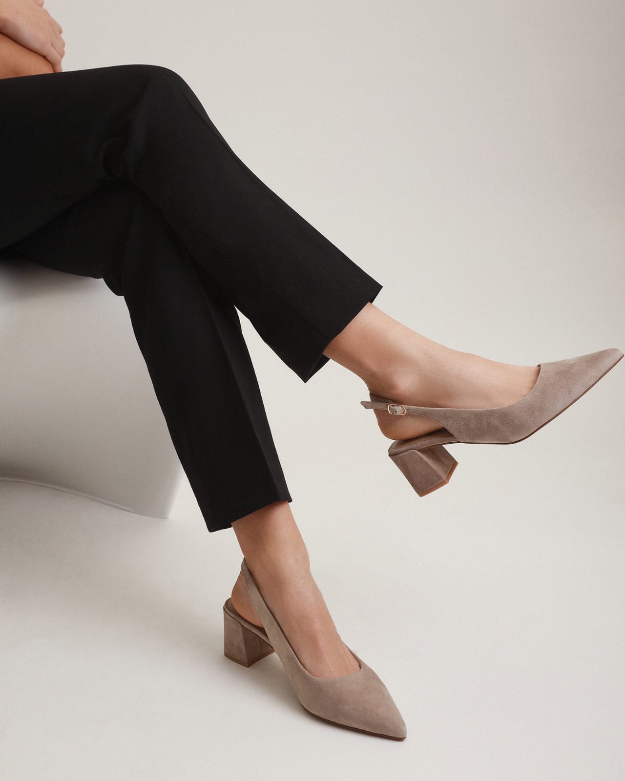 Sapatos de camurça ditam a nova elegância urbana