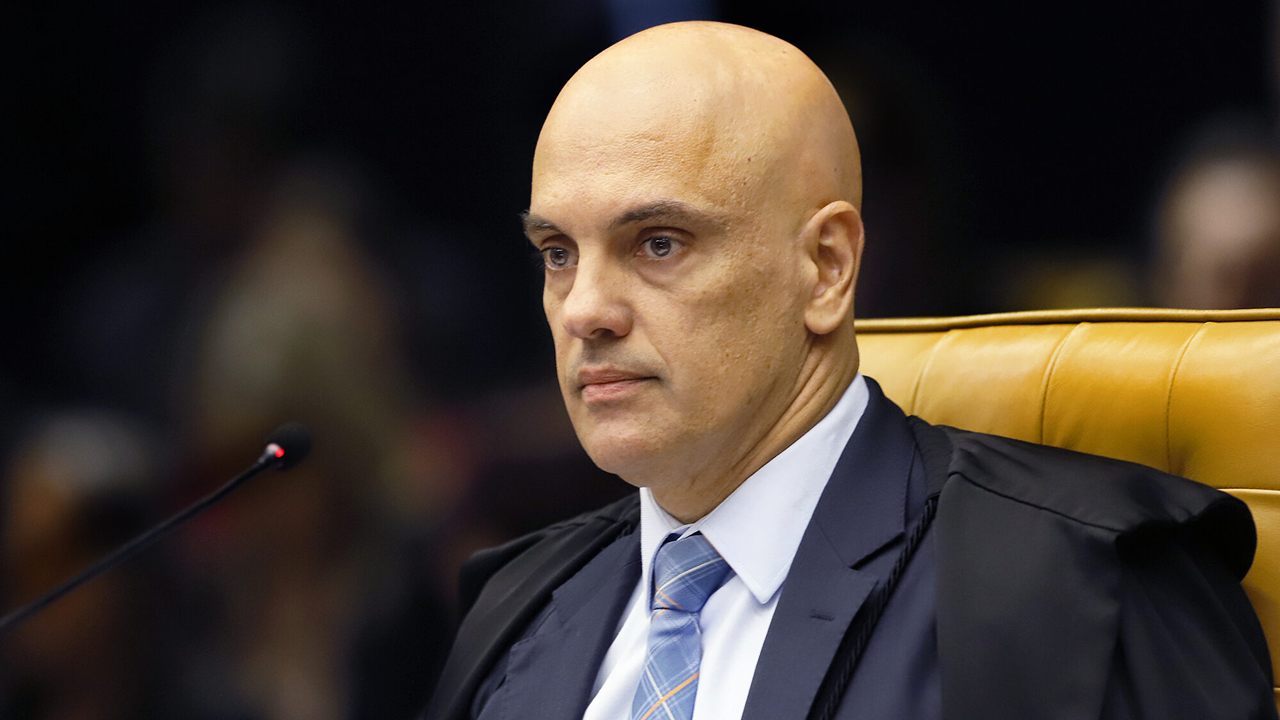 Moraes autoriza filhos de Bolsonaro a visitarem ex-presidente