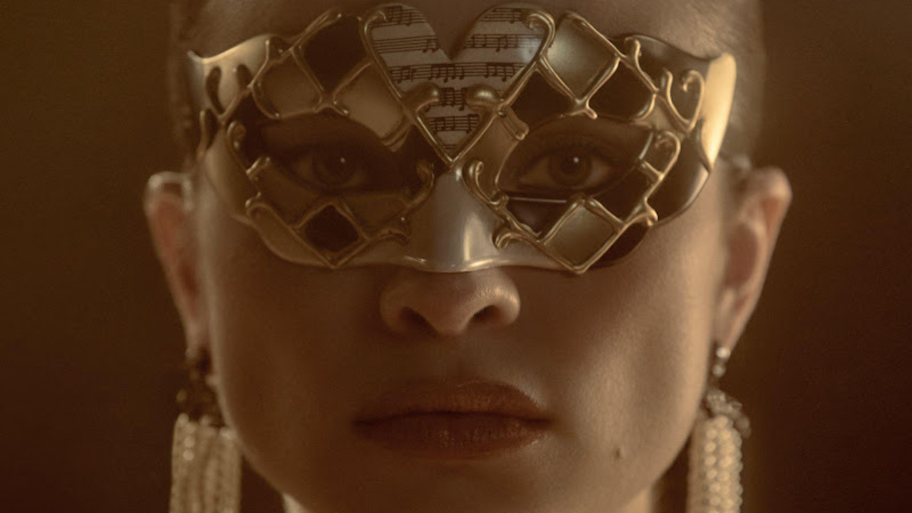 Com “delícia proibida”, GIULIA BE explora o magnetismo do encontro em seu novo single em português