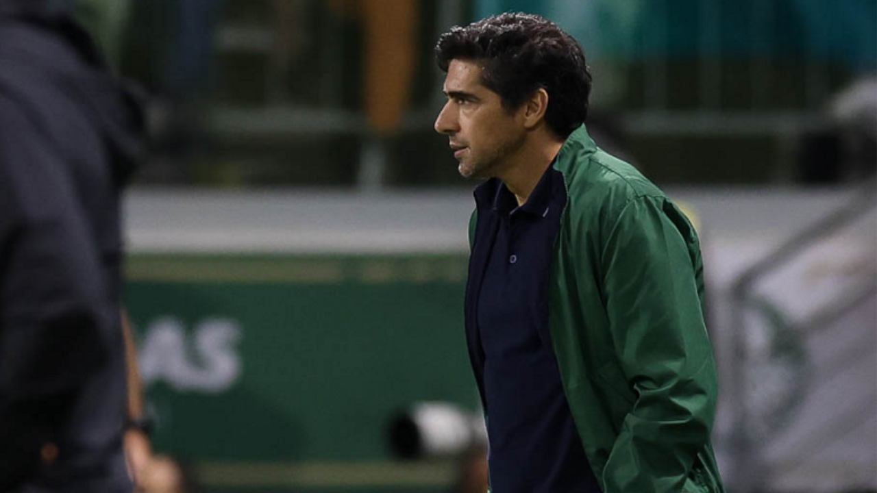 Abel Ferreira critica convocação de seus jogadores em período decisivo para o Palmeiras