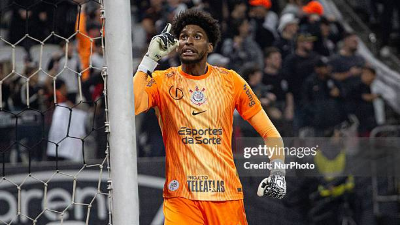 Hugo Souza surpreende na recuperação e volta ao gol do Corinthians