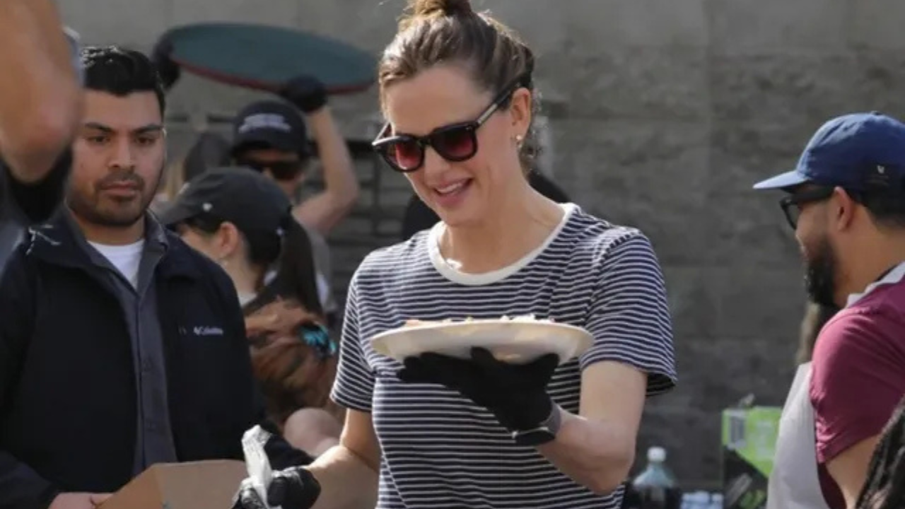 Jennifer Garner troca almoço de Thanksgiving por ação solidária em Los Angeles