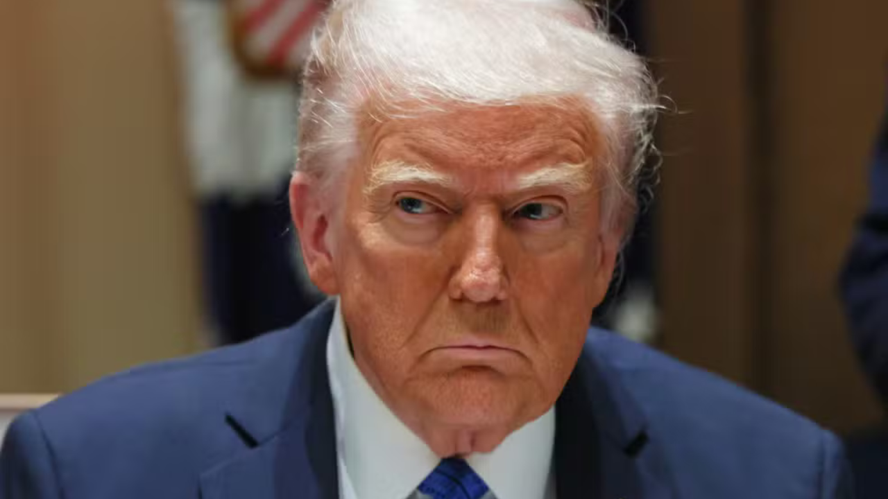 Trump ameaça processar a BBC após edição polêmica em programa exibido pela emissora