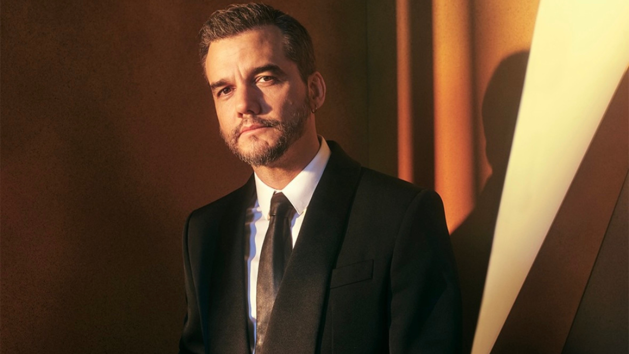 Wagner Moura brilha no tapete vermelho e marca presença na corrida ao Oscar 2026