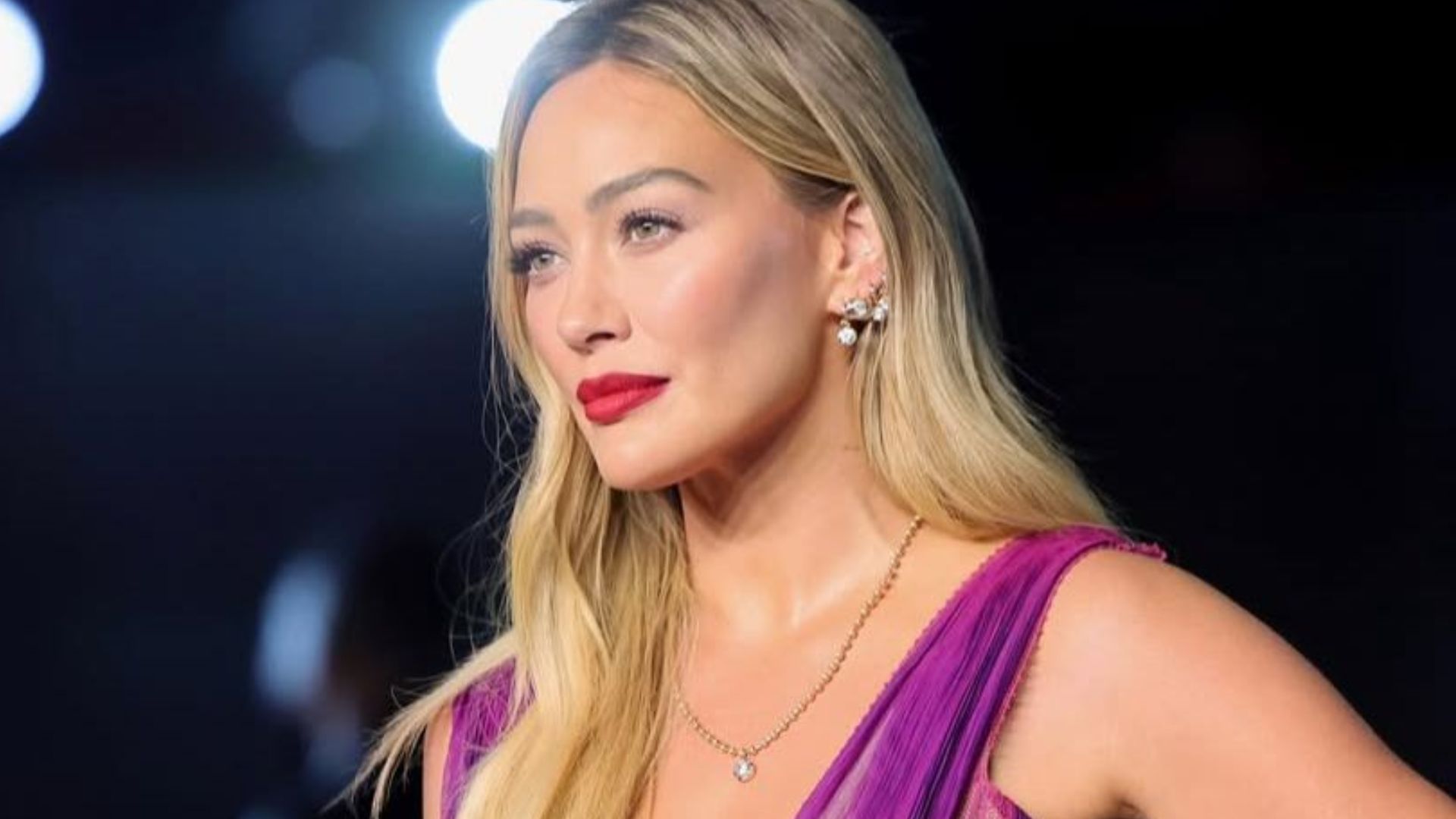 Hilary Duff celebra nova fase da carreira com o single Mature, marcando seu retorno à música após dez anos | Reprodução/Instagram/@hilaryduff