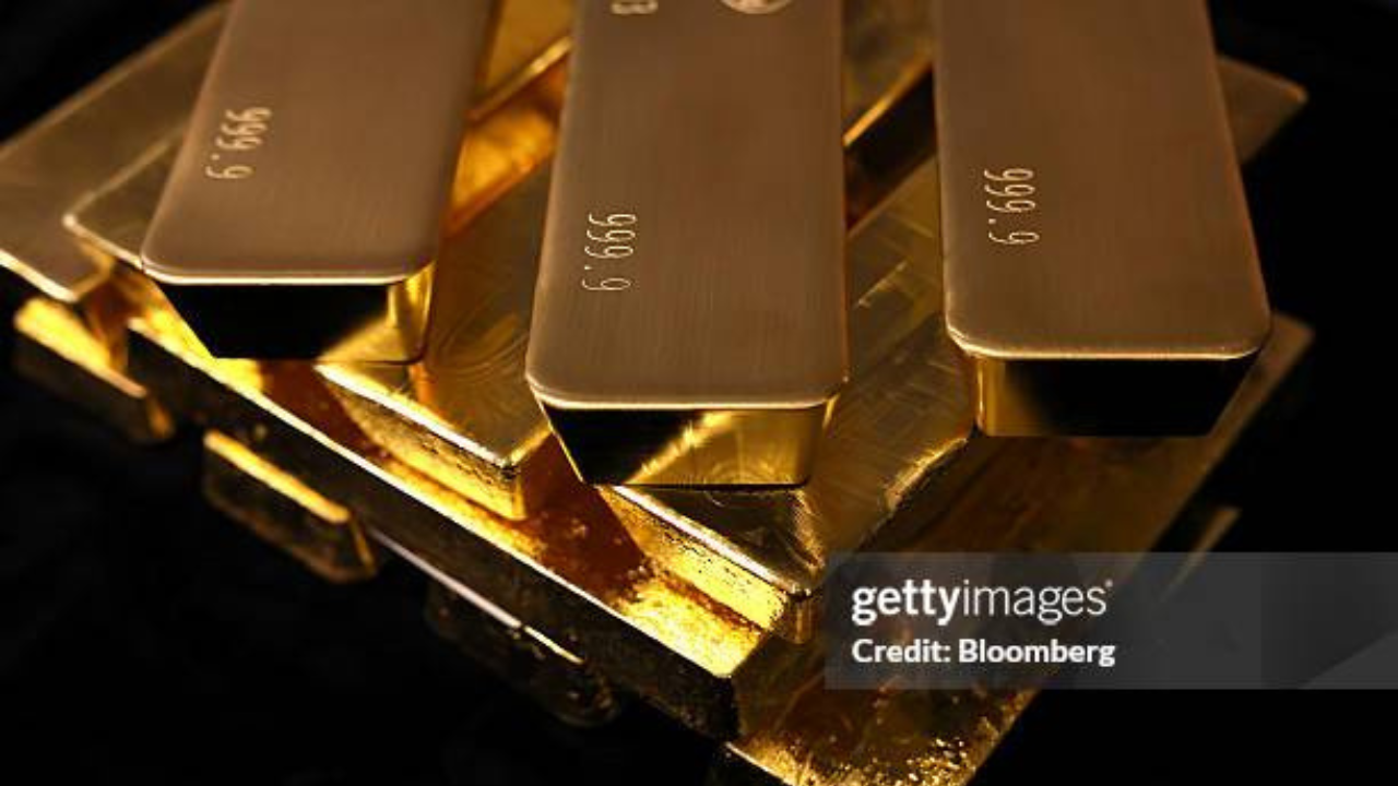 Ouro sobe acima de US$ 4 mil com dúvidas comerciais e compras de bancos centrais