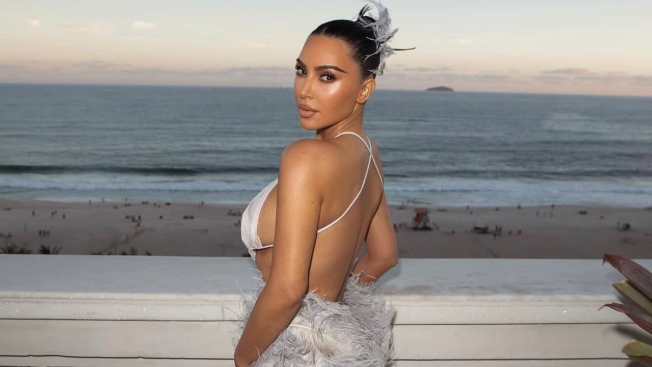 Em solo brasileiro: Kim Kardashian visita o Cristo Redentor