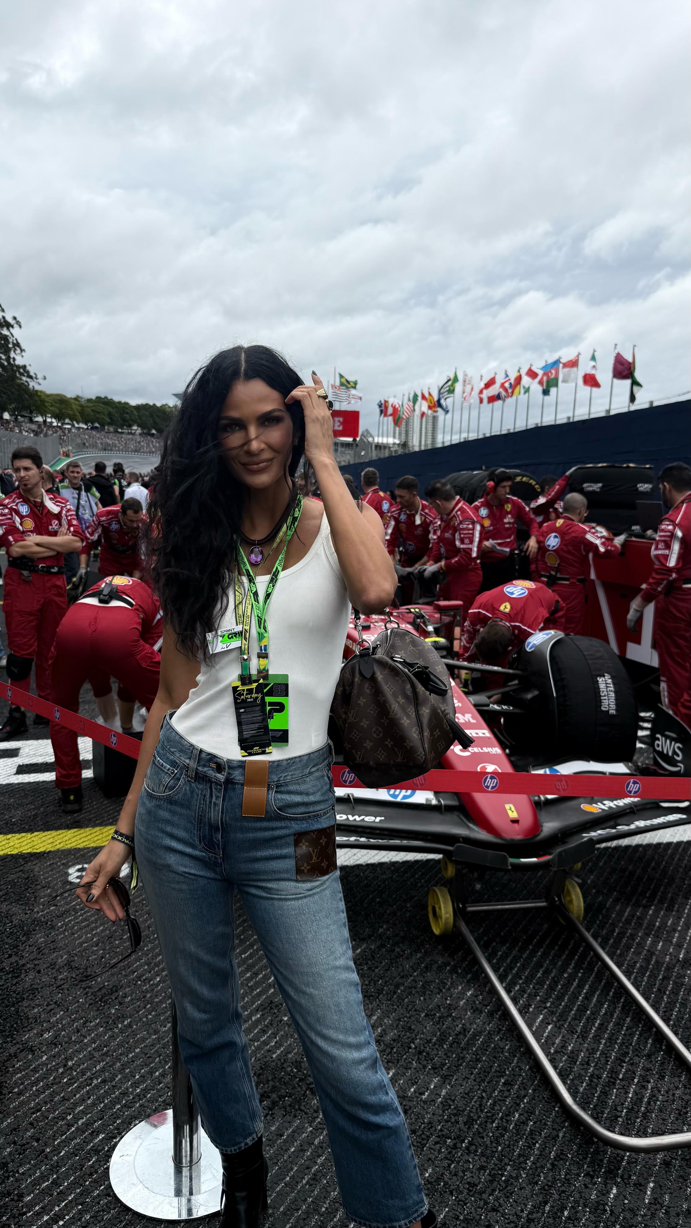 Famosas prestigiam paddock da Louis Vuitton no primeiro dia de Fórmula 1 Famosas prestigiam paddock da Louis Vuitton no primeiro dia de Fórmula 1