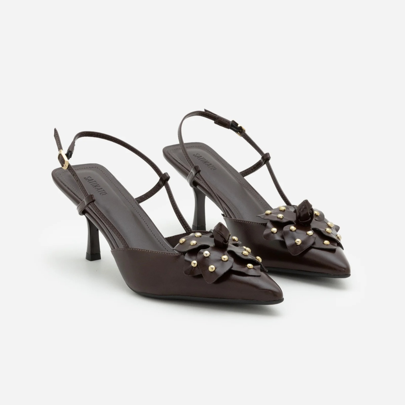 Sapato Slingaback com Flor e Cravinhos Marrom