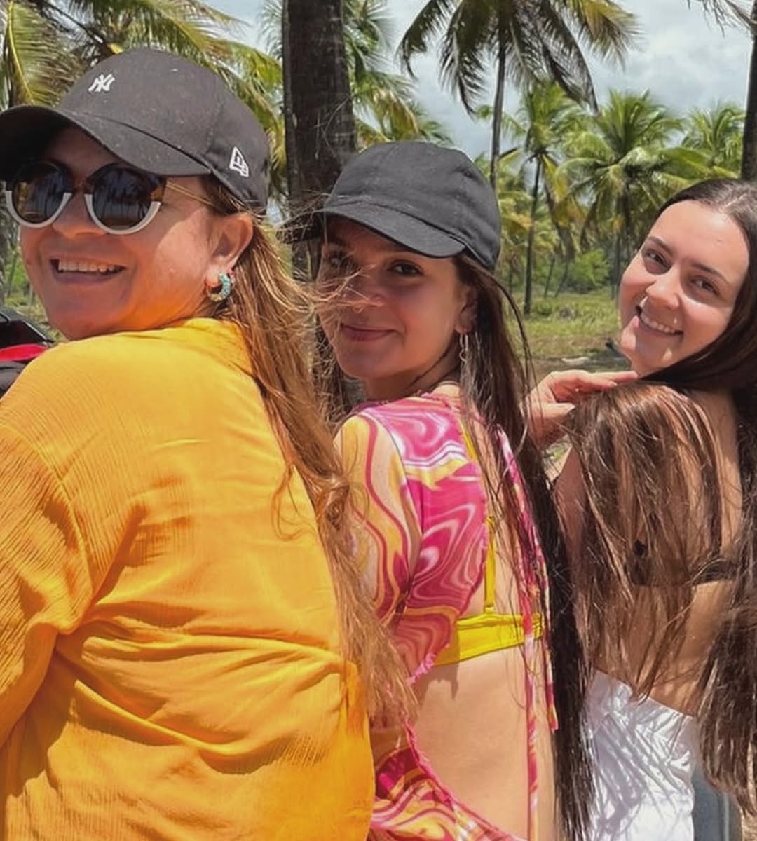 Débora e as duas filhas em passeio