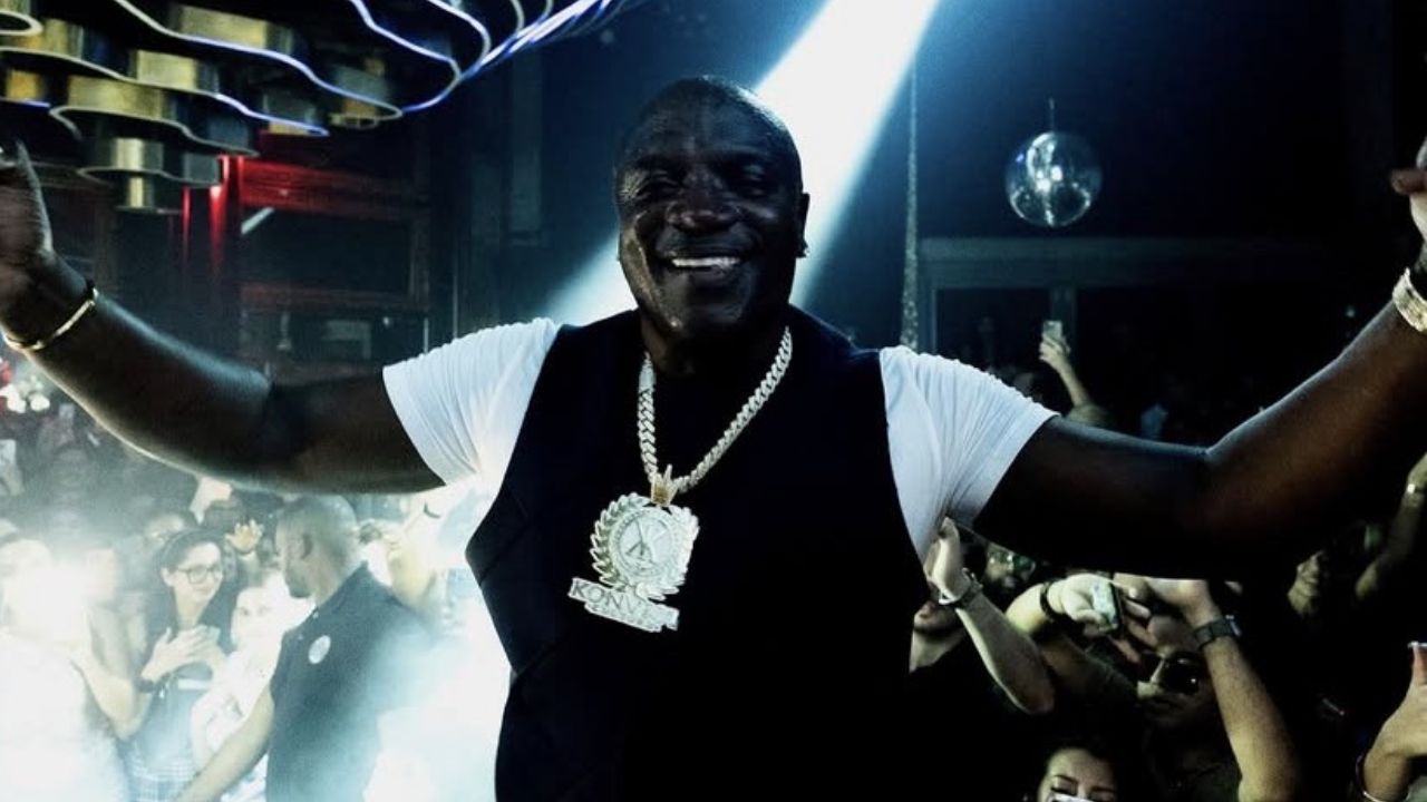 Akon faltou à audiência sobre carteira suspensa | Reprodução/Instagram/@akon