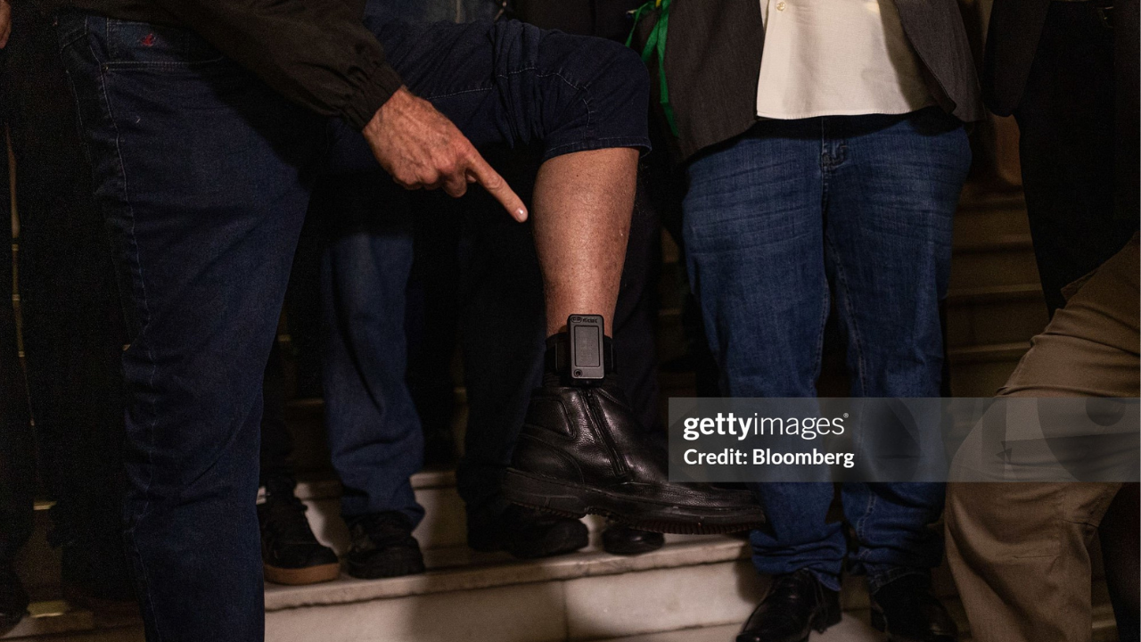 Defesa não detalha tornozeleira violada e afirma que Bolsonaro não fugiria