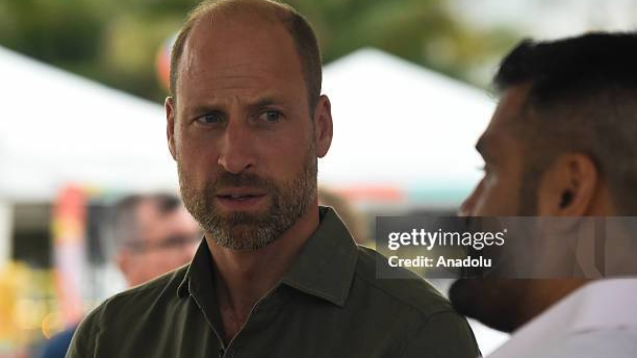 Príncipe William vibra em Copacabana e joga futevôlei durante visita ao Brasil