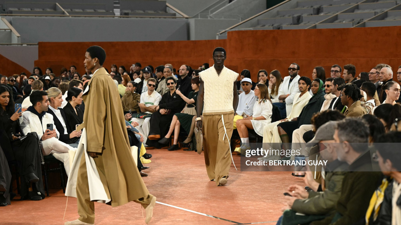 Lacoste apresenta coleção de Inverno 2025 no Brasil com estética esportiva e sofisticada