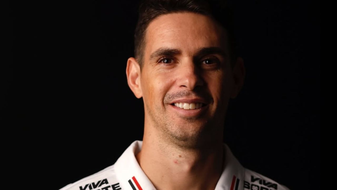 Oscar, jogador do São Paulo, recebe alta médica