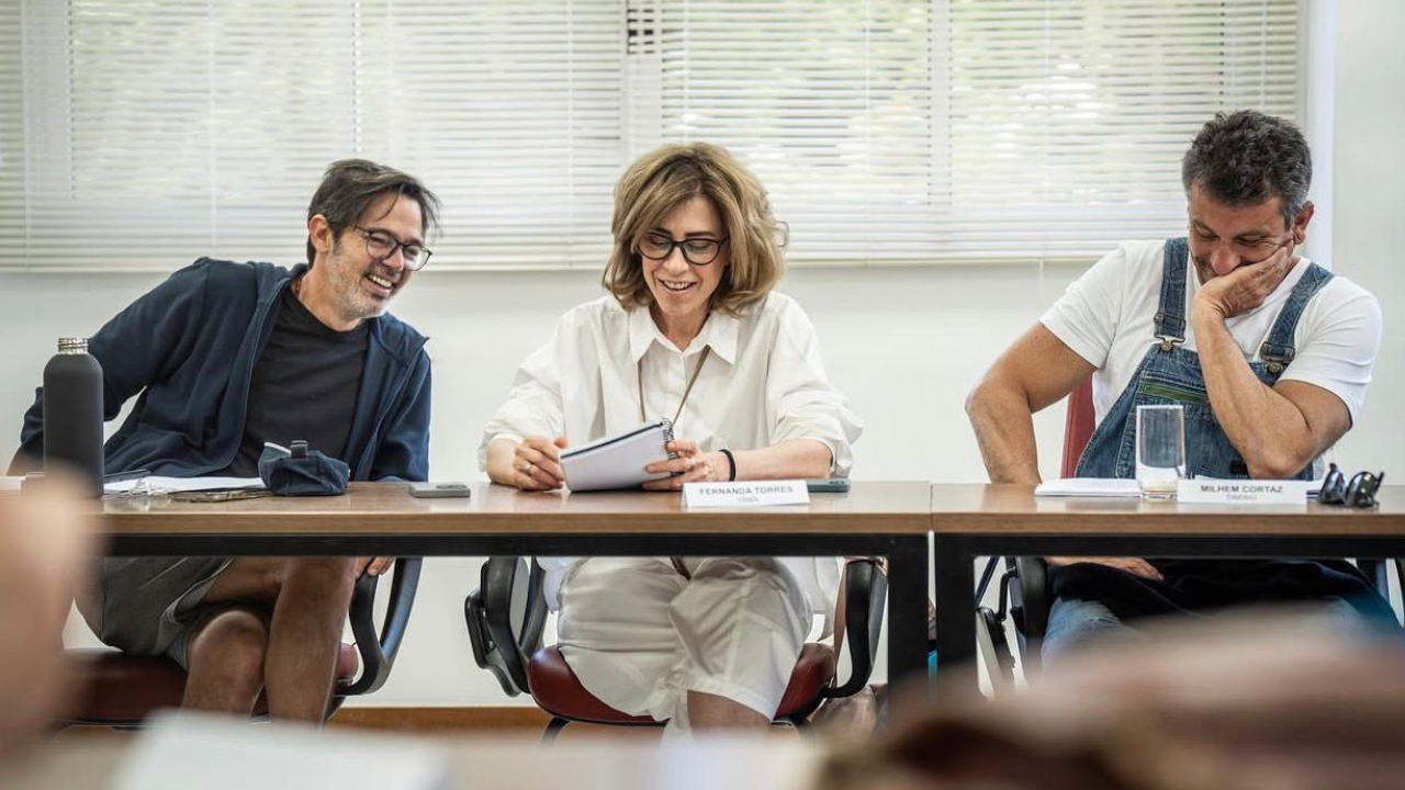 Fernanda Torres filma “Os Corretores”, novo longa sobre casal de corretores imobiliários