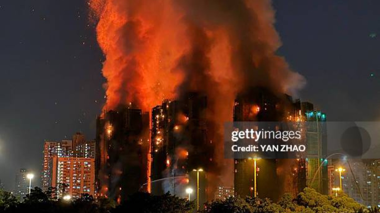 Tragédia em Hong Kong: incêndio mata dezenas e moradores seguem desaparecidos