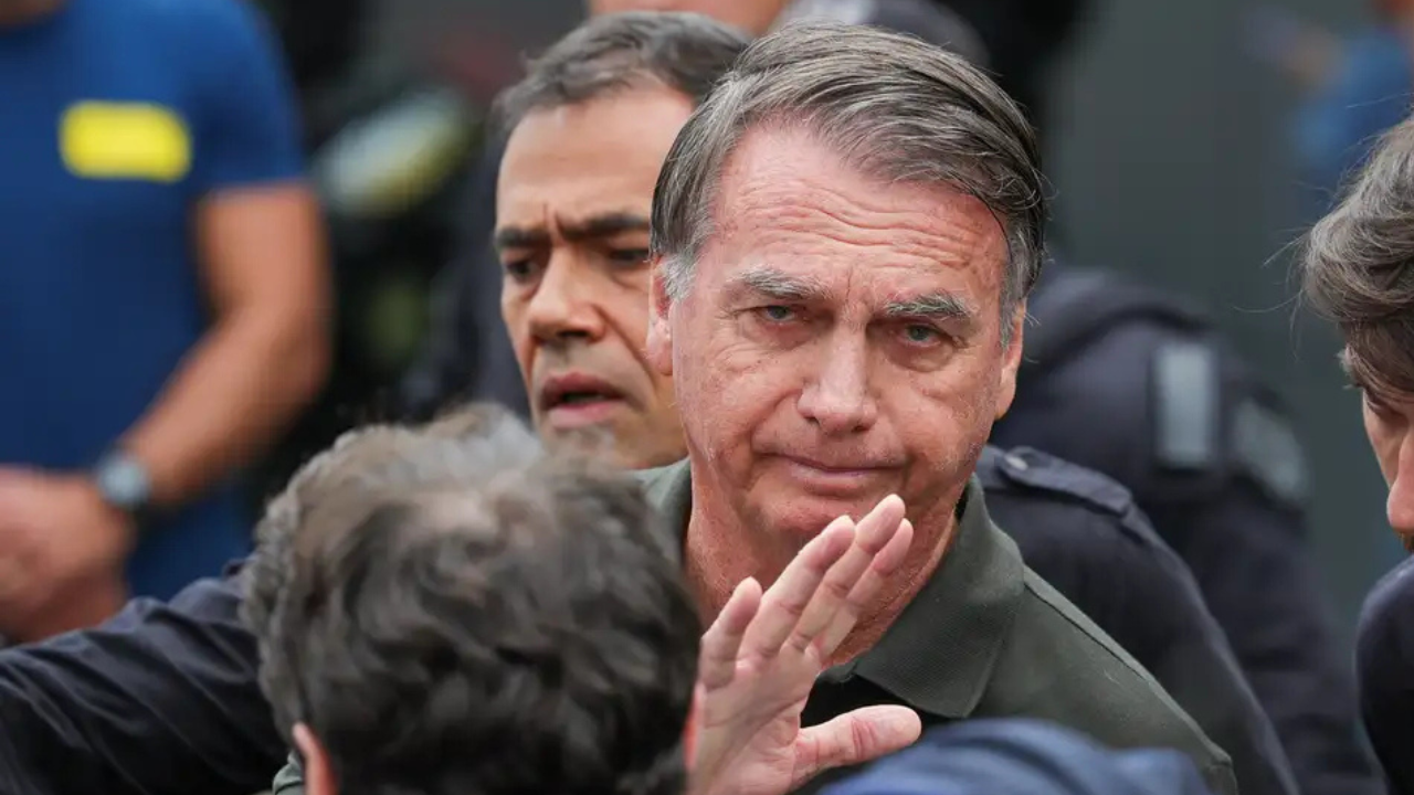 Defesa de Bolsonaro pede novos atendimentos médicos na PF