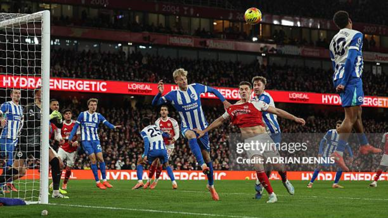 Arsenal supera Brighton no Emirates e mantém liderança isolada da Premier League