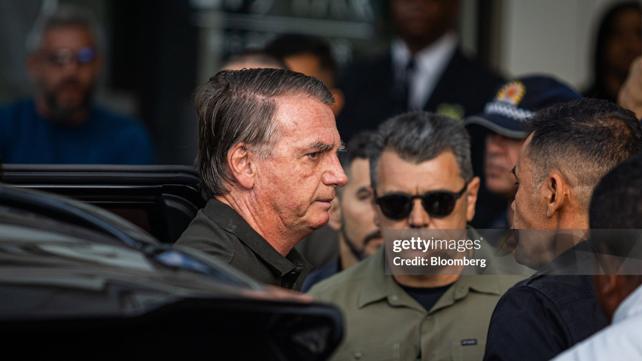 Bolsonaro é internado em hospital para realizar cirurgia de hérnia