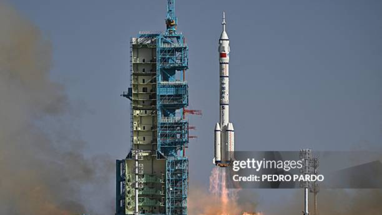 Shenzhou-20, primeira espaçonave da China, retorna vazia após falhas técnicas
