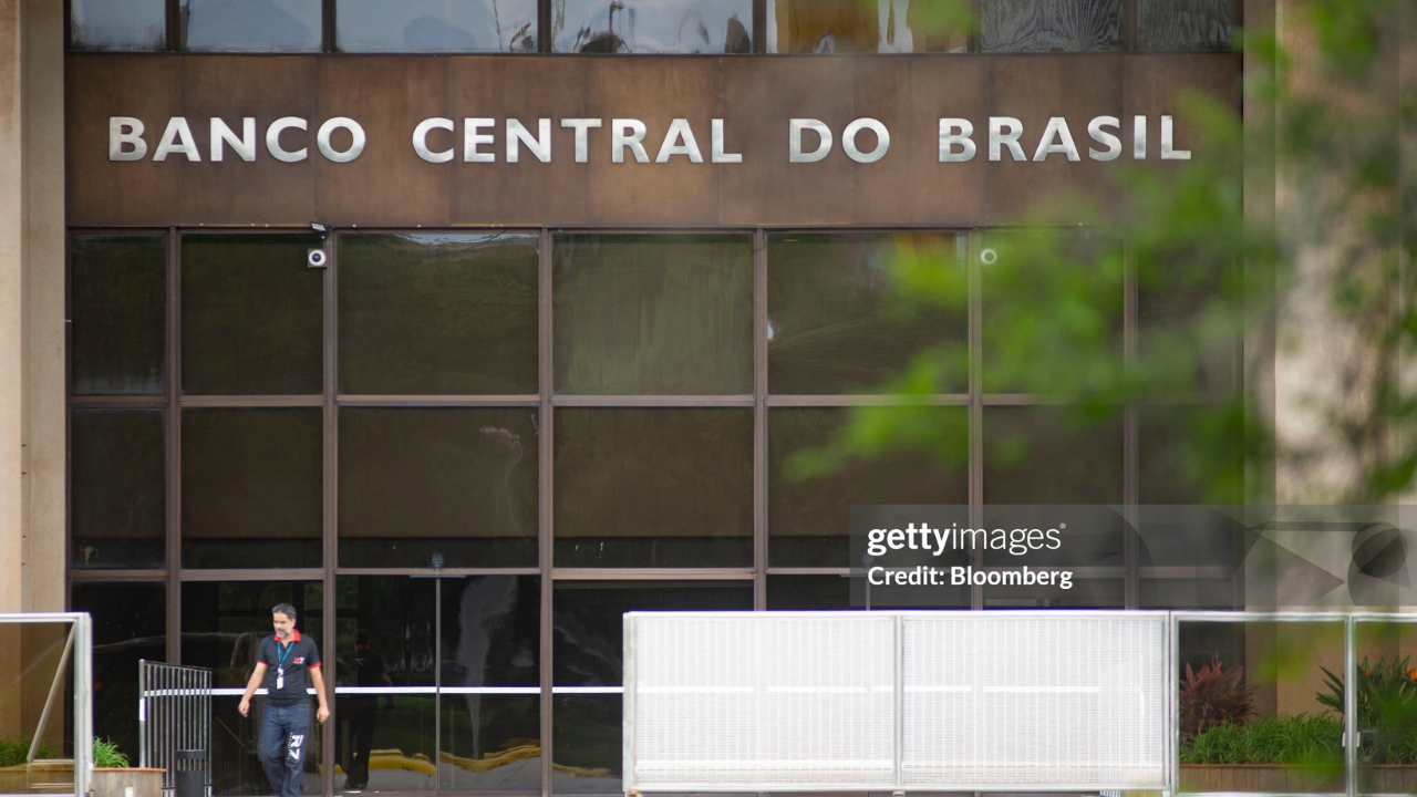 Primeiras cédulas do real começam a ser retiradas de circulação