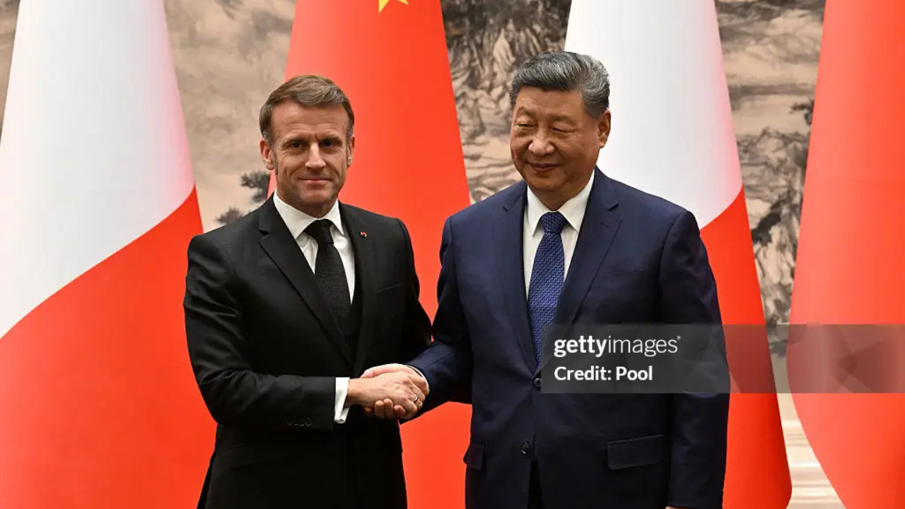 Emmanuel Macron viaja a Pequim e costura acordos comerciais 