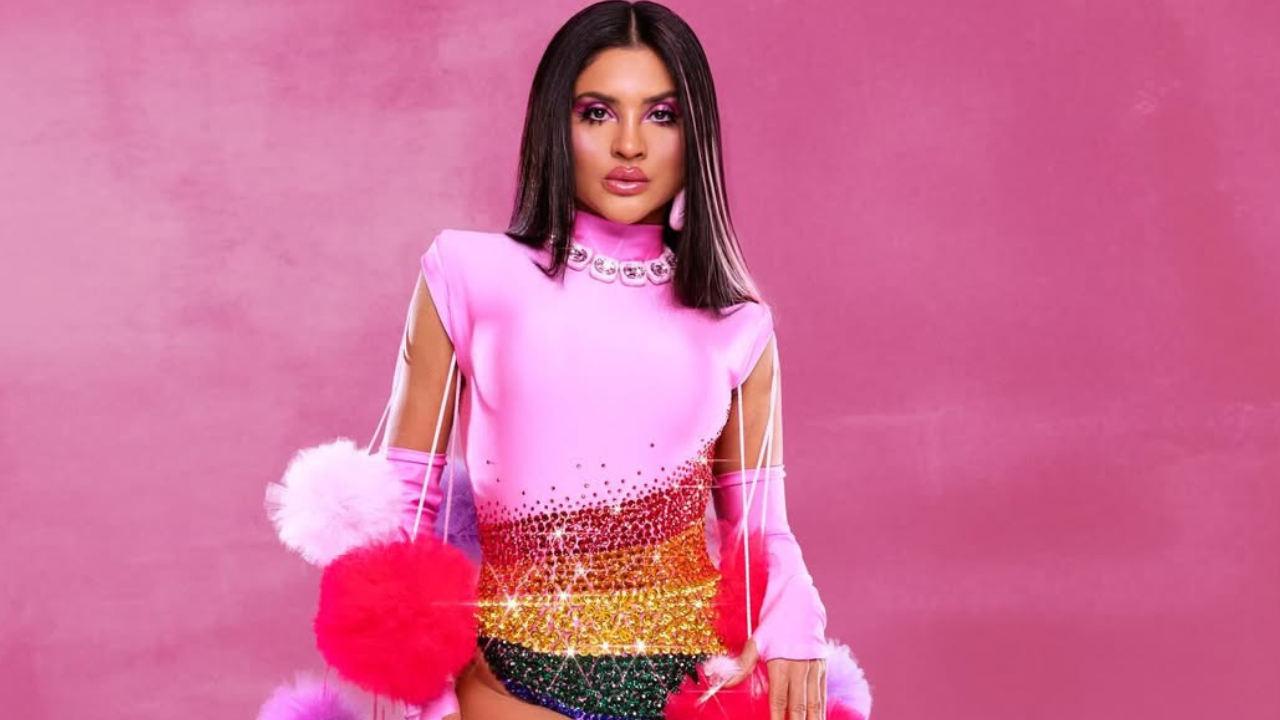 Mileide Mihaile exalta comunidade LGBTQIA+ em ensaio de rua